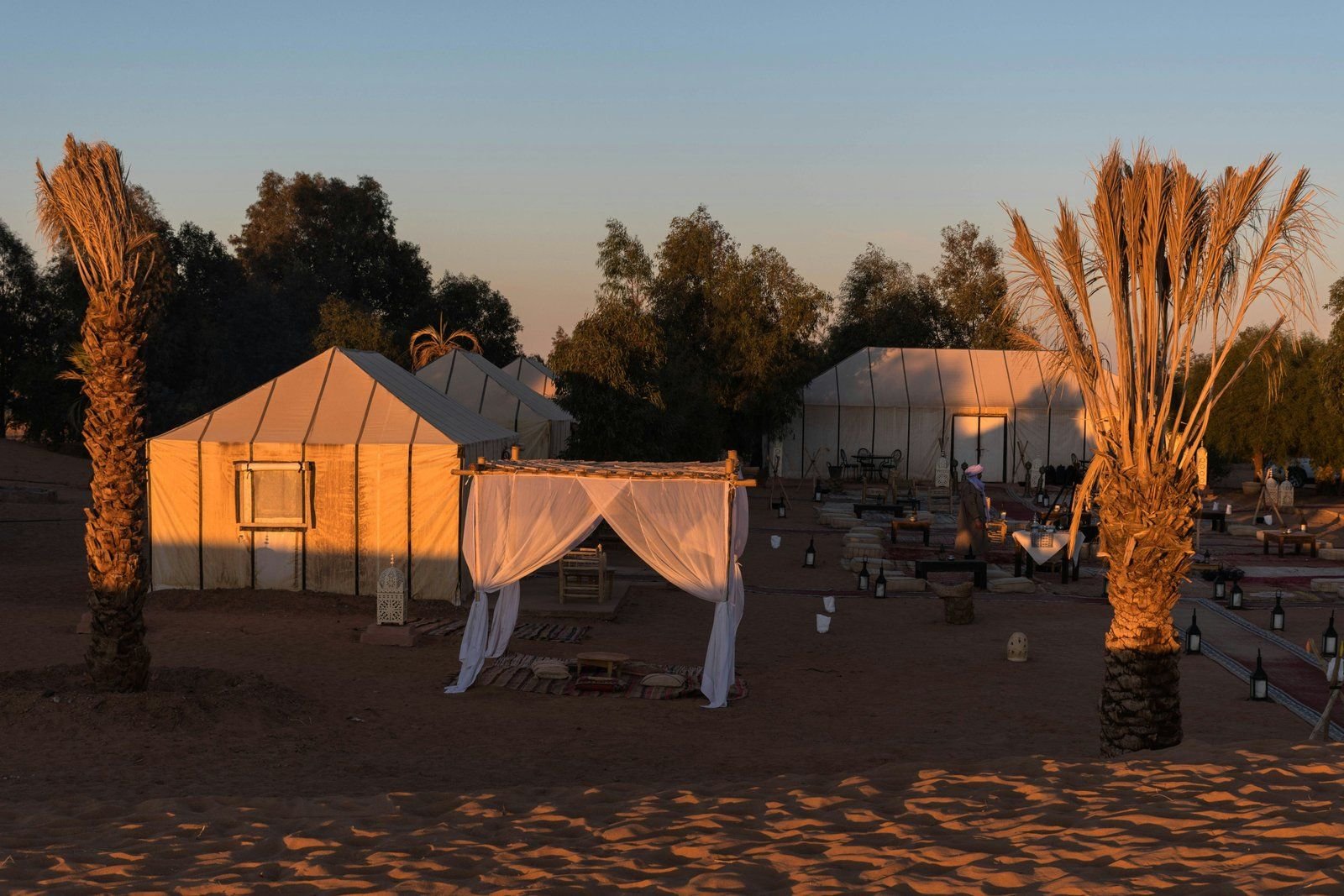 Sundrift Luxury Camp tents beneath the Erg Chebbi dunes at sunset